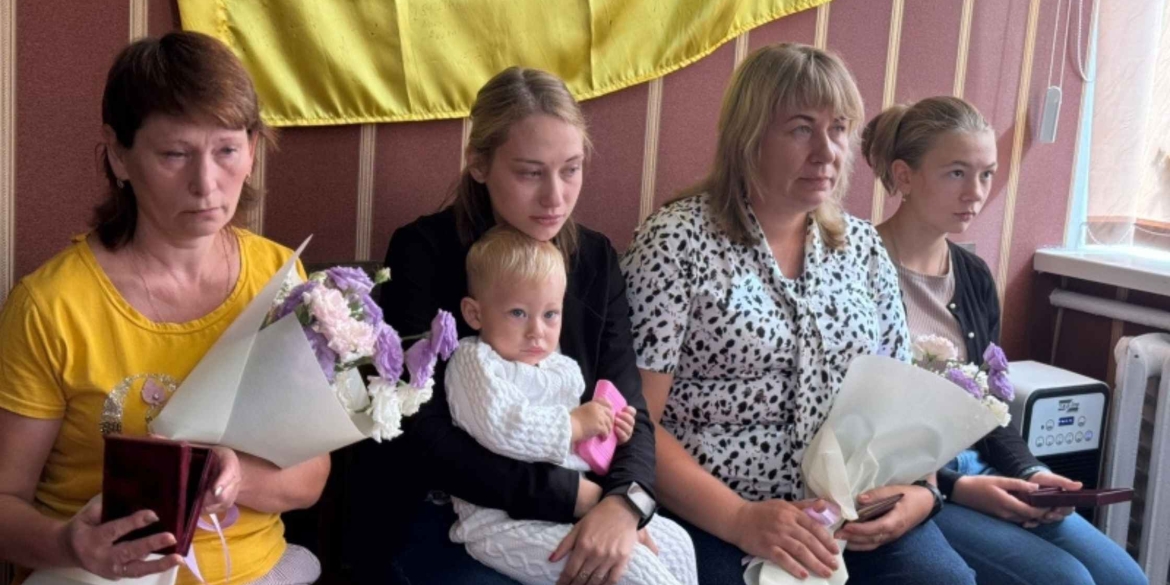 Родинам двох загиблих військовослужбовців Брацлавщини вручили нагороди 