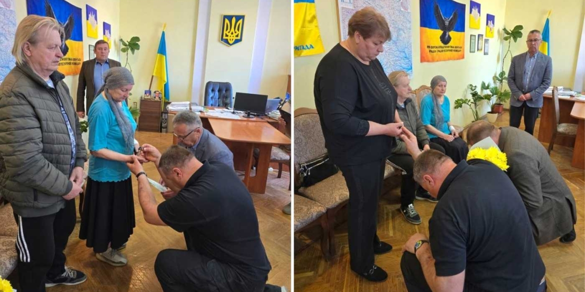 Родини двох загиблих Героїв з Вінниччини отримали «Комбатантські хрести» своїх рідних