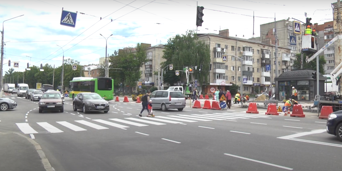 Рух на перехресті Зодчих-Пирогова відновлено для автомобілів