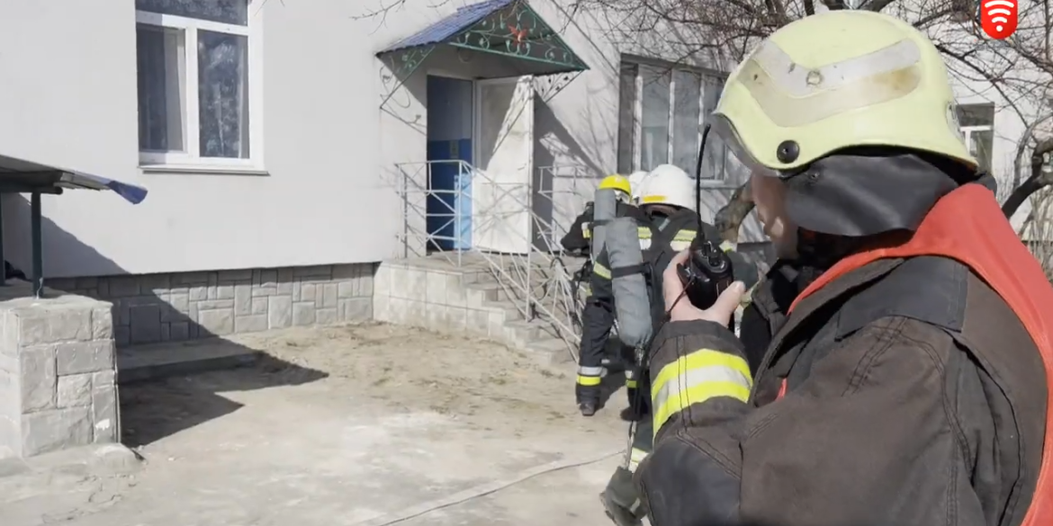 Рятували дітей та гасили пожежу: в Іллінцях надзвичайники провели навчання