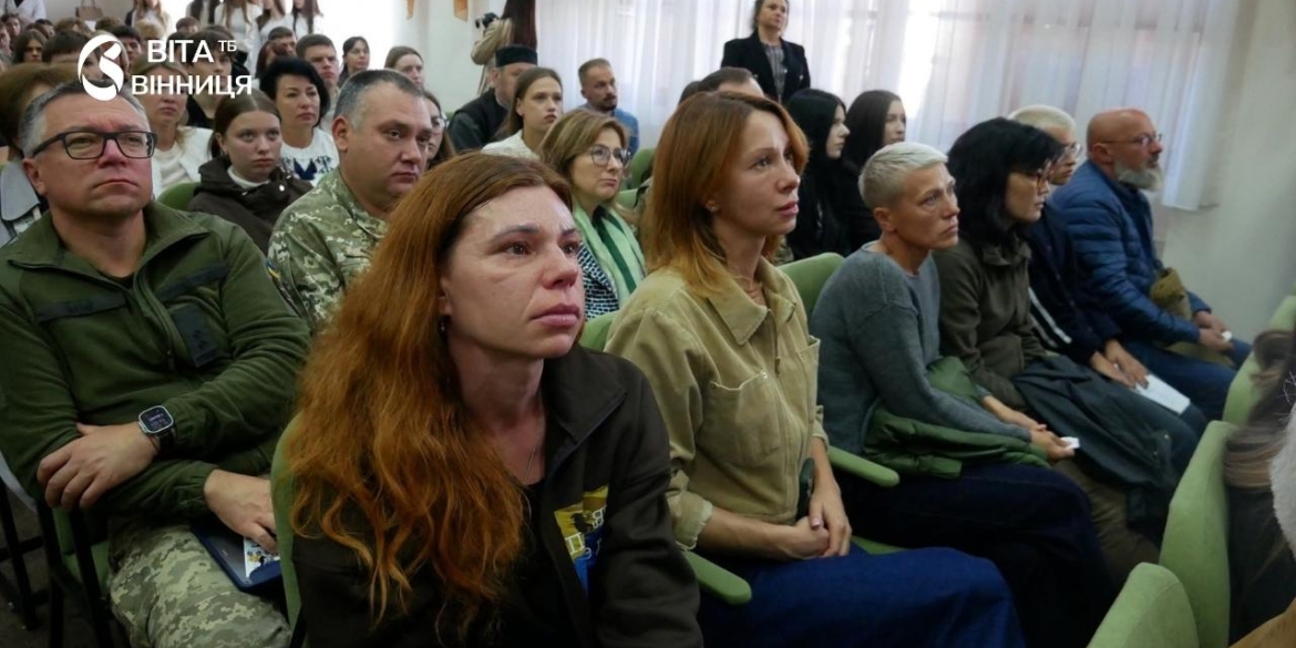 Рятували поранених у Бахмуті та оточених Олешках вийшла книга про 17 медиків-захисників з Вінниччини