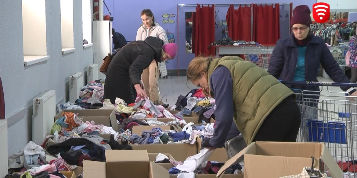 Щодня до гуманітарного центру Вінниці по одяг приходять понад 1,5 тисячі переселенців