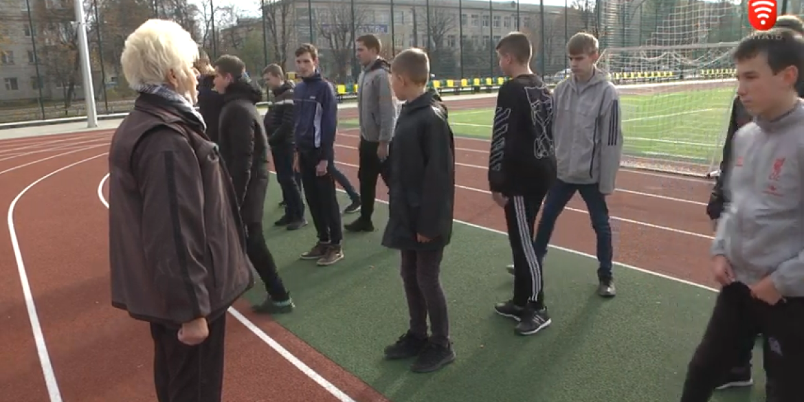 У Вінниці школярі займаються фізкультурою на новеньких стадіонах
