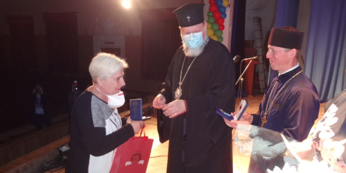 Архієпископ Михаїл нагородив медпрацівників лікарень Гайсинського району