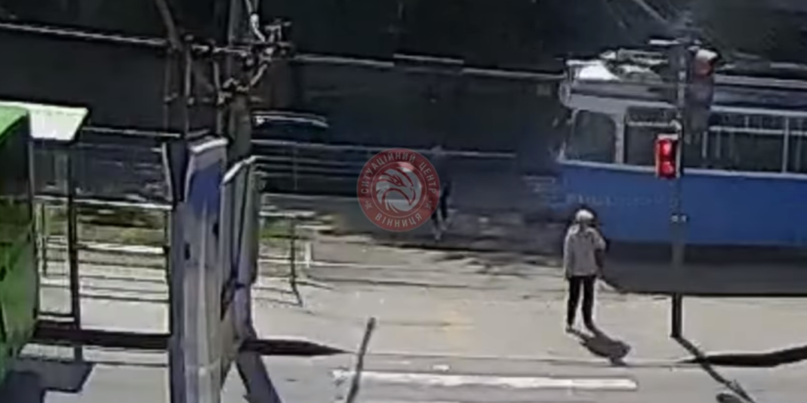 Неповнолітнього пішохода у Вінниці збив трамвай