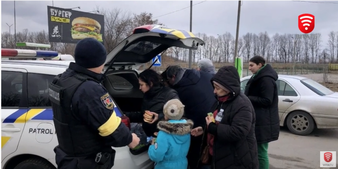 Серед вимушених переселенців - сім'ї поліцейських, які пліч-о-пліч із військовими захищають Україну