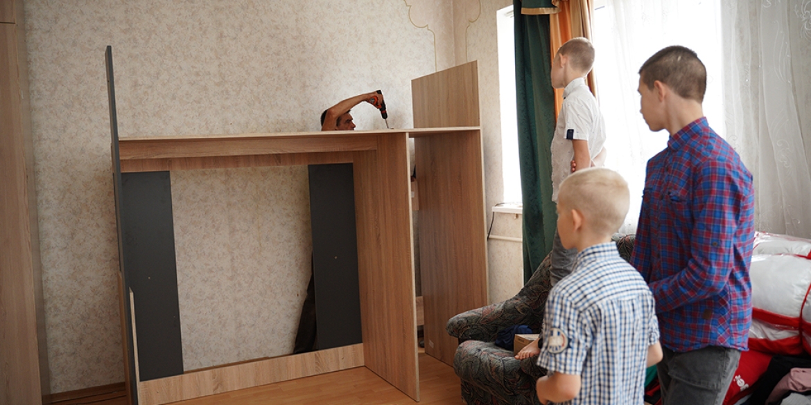 У Вінниці дитячий будинок сімейного типу продовжують оснащувати меблями