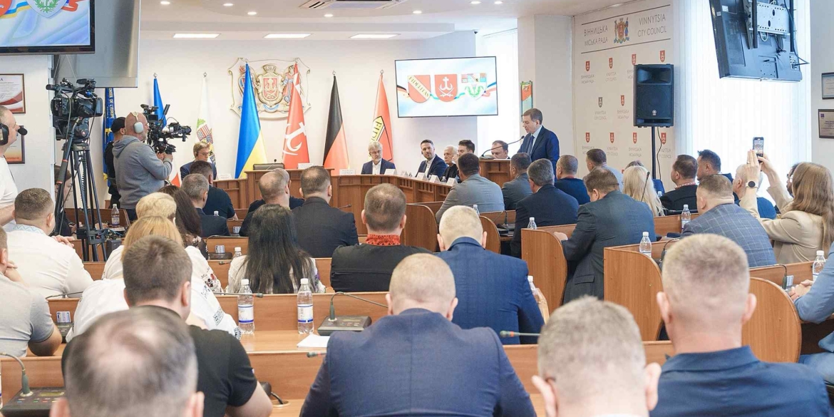 Сесія Вінницької міськради кошти для Сил оборони, турбота про Захисників, підтримка Балаклії