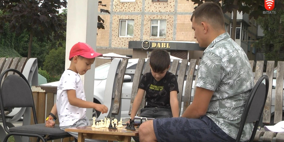 Шаховий турнір просто неба влаштували на площі Костянтина Могилка