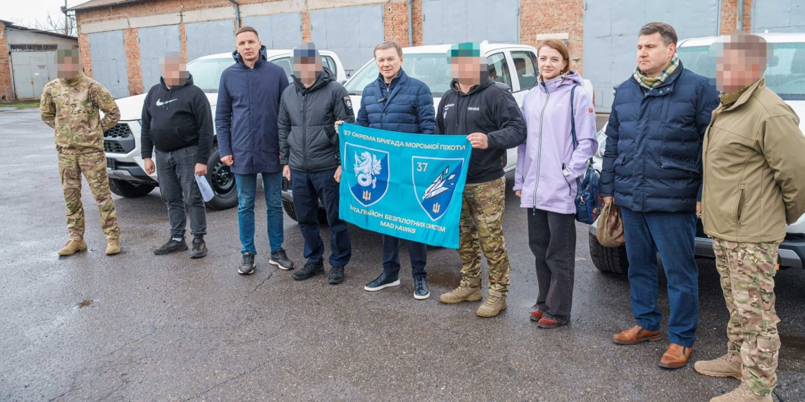 Ще чотири пікапи для евакуації та логістики передала Вінниця захисникам