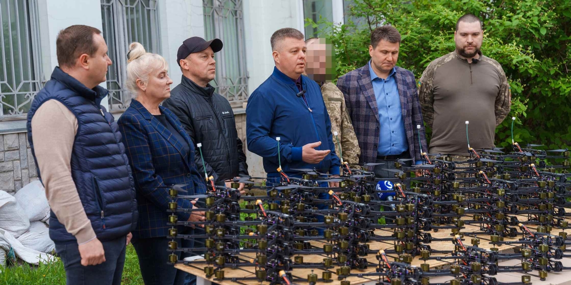 Ще сто FPV-дронів передали з Вінниці одразу для двох військових формувань