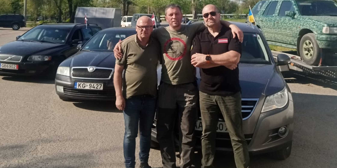 Ще три автівки для штурмових підрозділів відправилися з Вінниці на передову