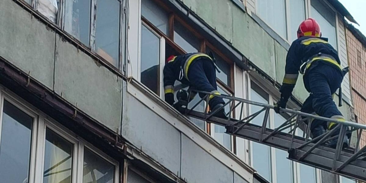 Щоб врятувати пенсіонера, який потребував меддопомоги, довелось викликати рятувальників