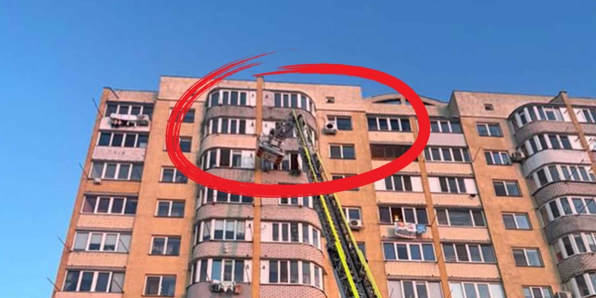 Щоб врятувати вінницького пенсіонера, добиралися до оселі через вікно восьмого поверху