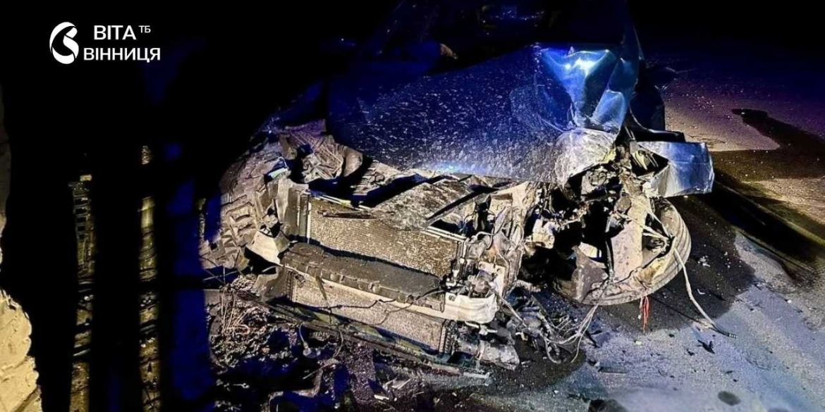 Шестимісячна дитина в лікарні у Брацлаві авто врізалося в стіну магазину