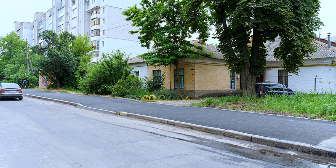 У Вінниці ремонтують тротуари: оновили ділянку на Ширшова, тривають роботи на Зулінського