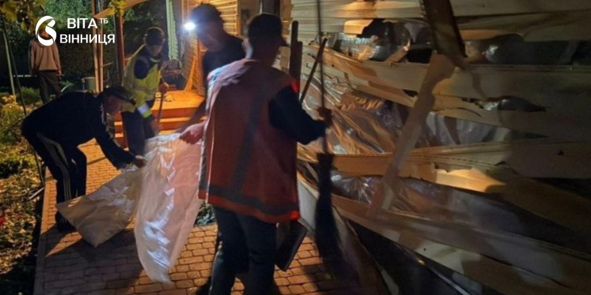 Шість бригад латають дахи та закривають вікна плівкою ранок після атаки на Вінницю