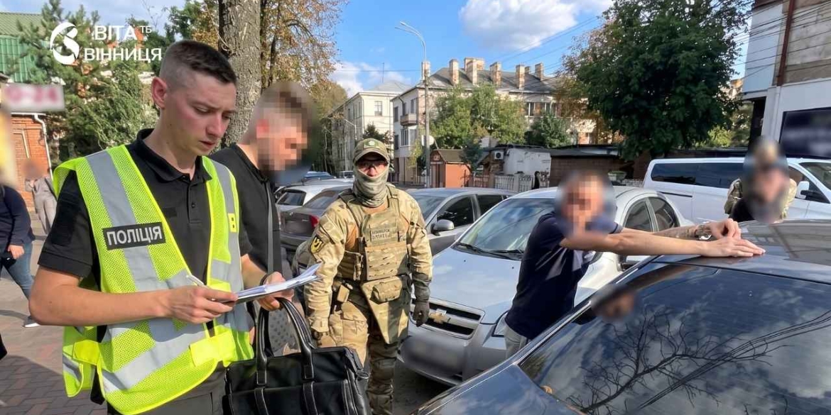 Шукав «клієнтів» у соцмережі у Вінниці засудили молодика, який обіцяв вивезти чоловіка за кордон