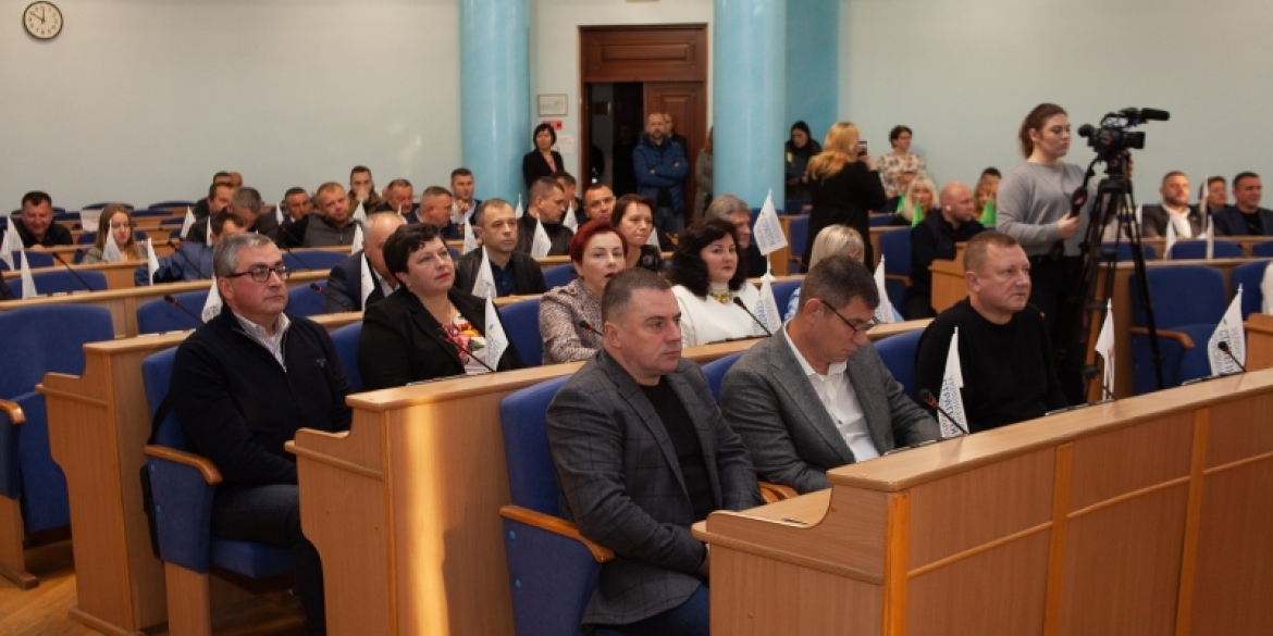Сьогодні, 28 жовтня, у Вінниці відбулася позачергова сесія обласної ради