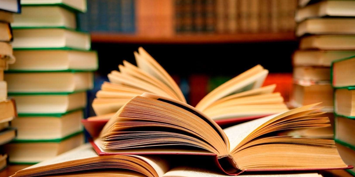 Сотні вінничан дерусифікували свої бібліотеки, щоб допомоги ЗСУ