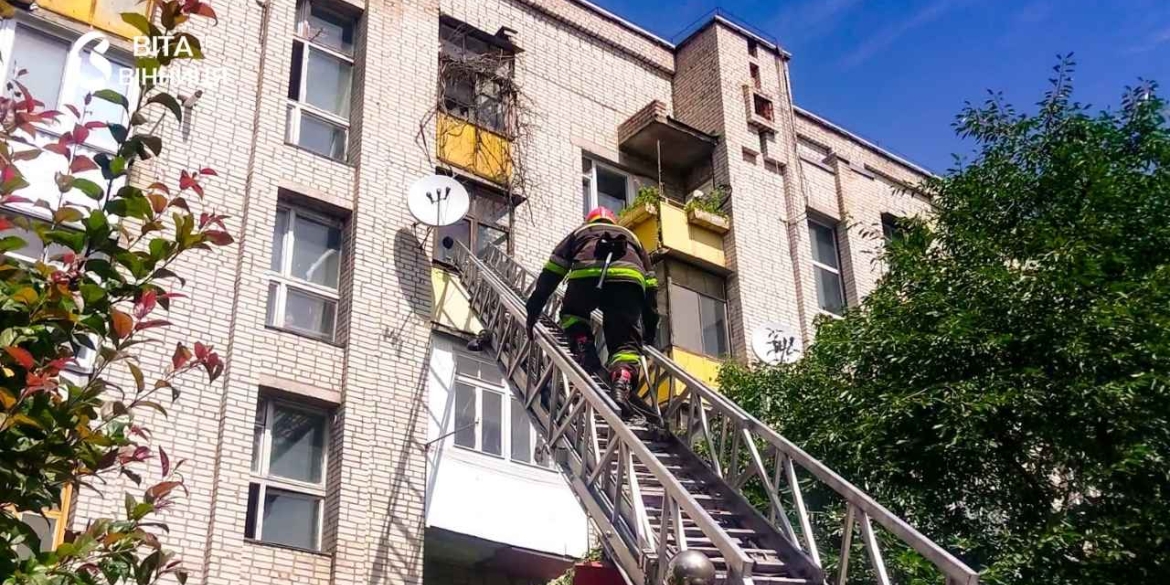 Соціальний працівник забив тривогу як рятували 76-річну пенсіонерку у Вінниці
