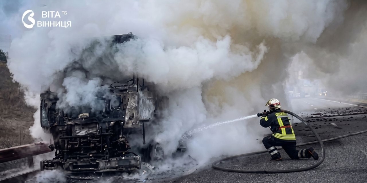 Спершу говорили про бензовоз поліція уточнила, що саме горіло на автодорозі Київ — Одеса
