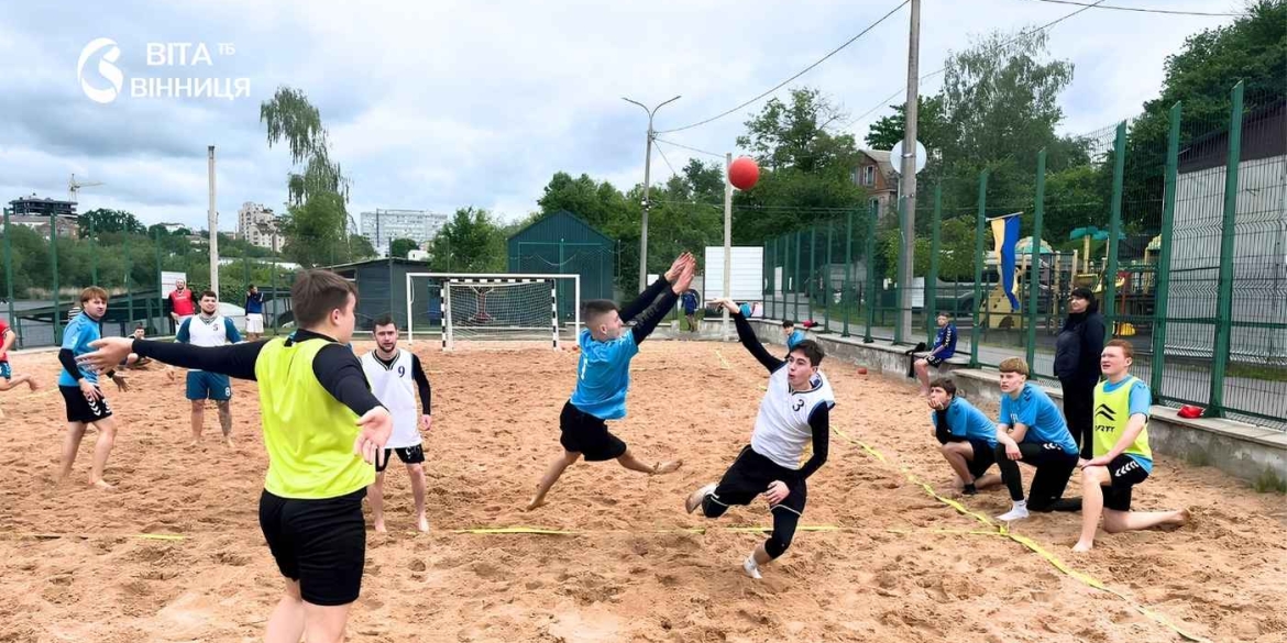 Спортивна візитівка міста чим дивував відкритий чемпіонат Вінниці з пляжного гандболу