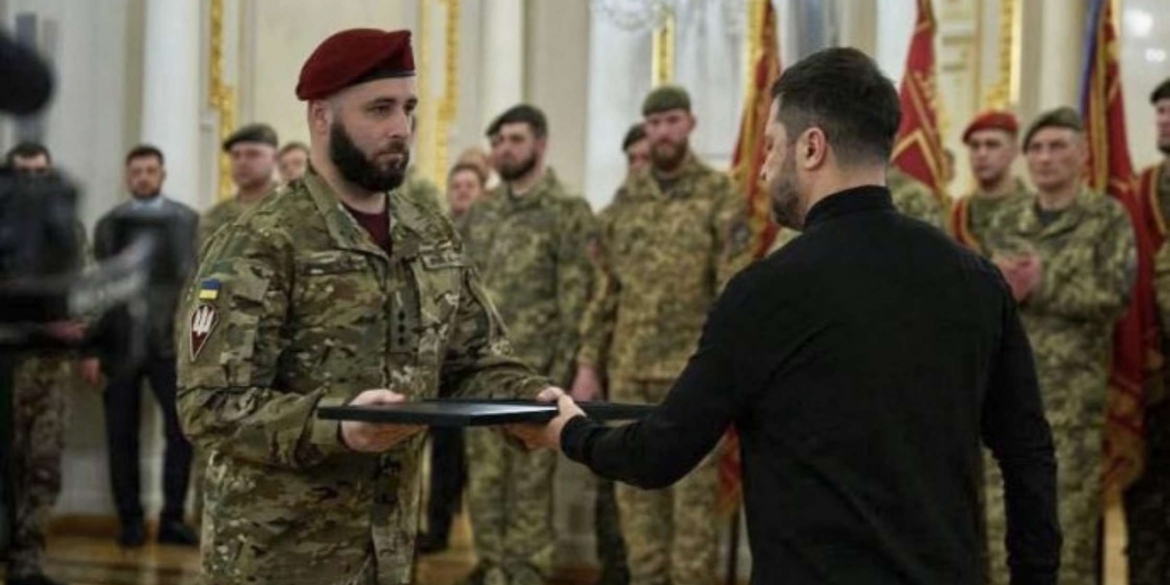 Старший лейтенант з Вінниччини отримав «Хрест бойових заслуг» з рук Президента