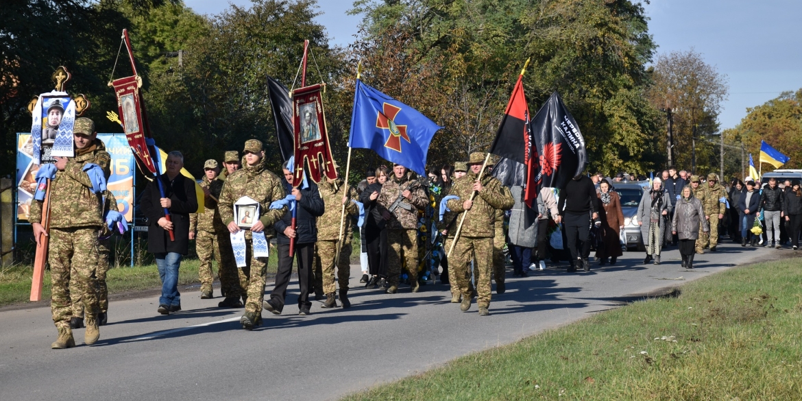 Стрижавська громада провела останньою земною дорогою молодого нацгвардійця Стрижавська громада провела останньою земною дорогою молодого нацгвардійця