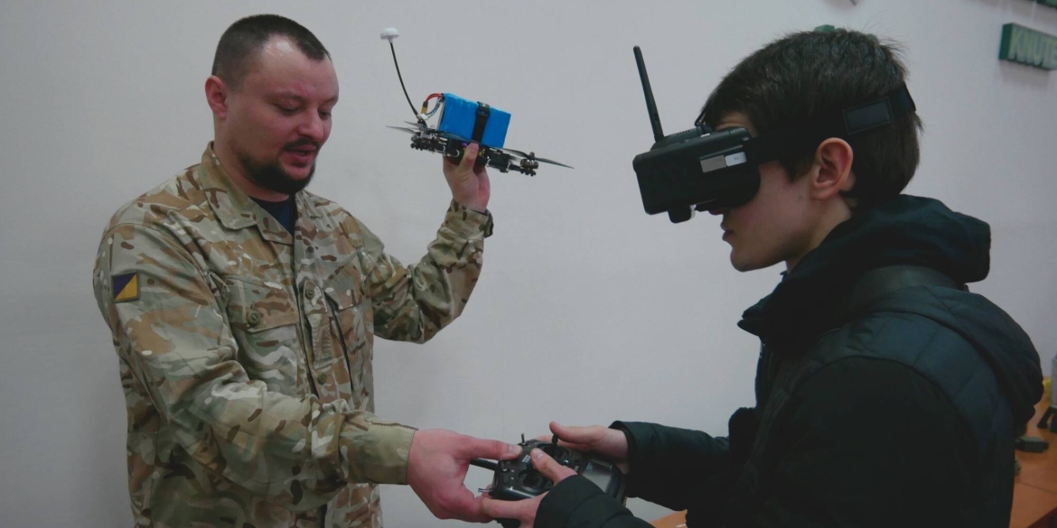 Студентам ще одного вишу Вінниці презентували курс підготовки до національного спротиву