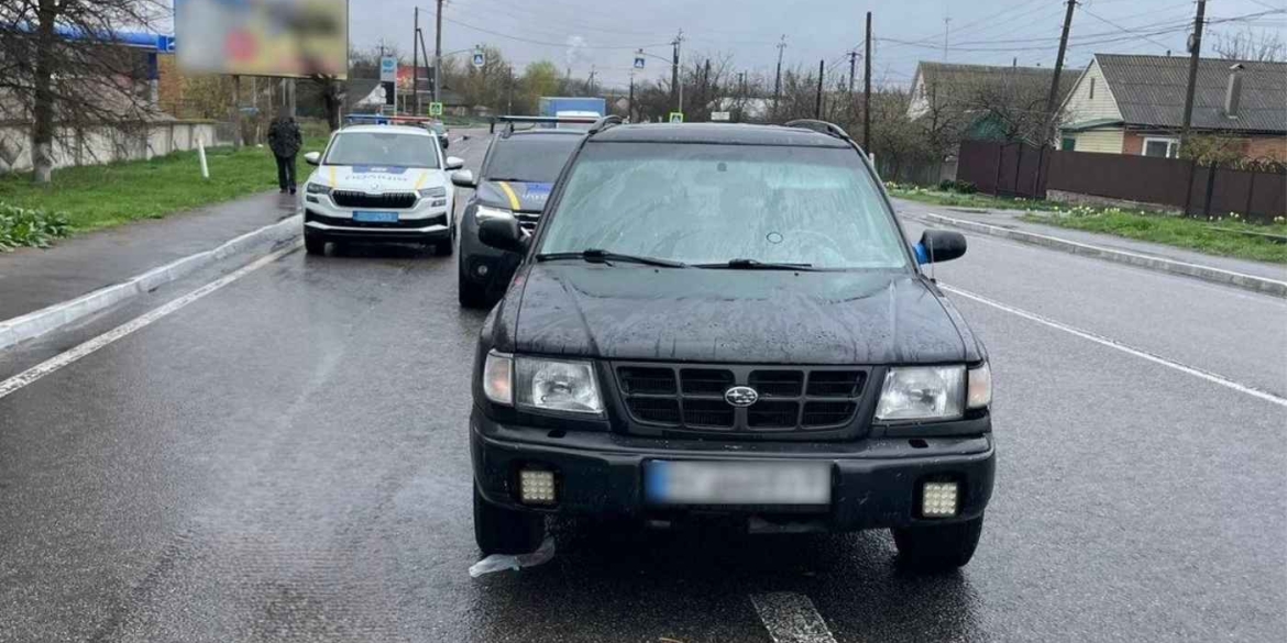 Subaru збив літню жінку посеред білого дня у Гайсині — потерпіла у лікарні