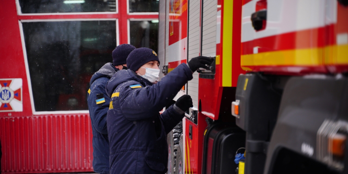 На Вінниччині рятувальники вивільняли автомобіль швидкої допомоги з кювету 