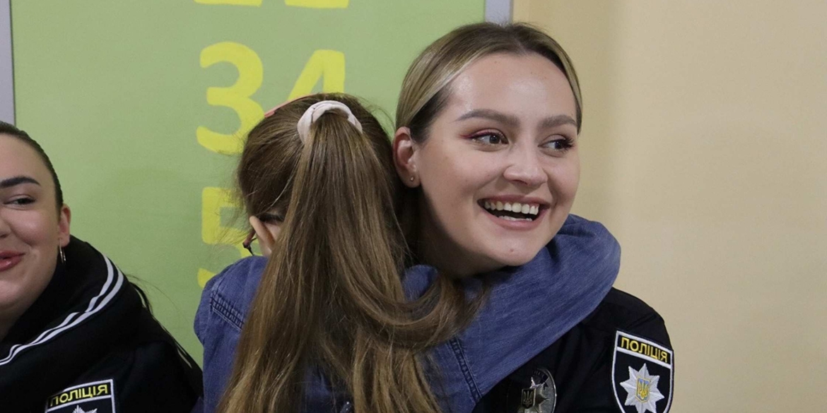 Святий Миколай та правоохоронці привітали калинівських школярів