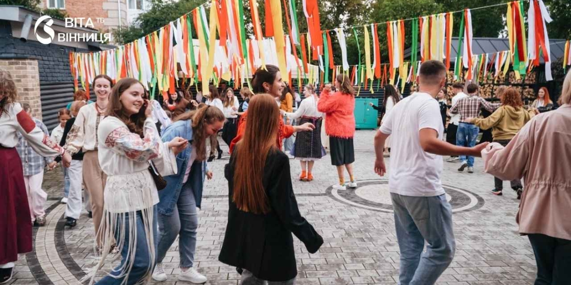 Свищики, розписи та трипільські мотиви у Вінниці вперше провели «Шлях Подільської кераміки»