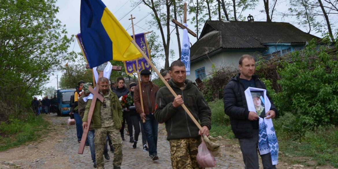 Томашпільська громада прощалась із 43-річним ветераном російсько-української війни