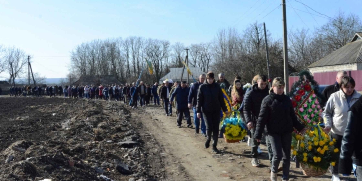 Томашпільська громада прощалась із загиблим у Курській області Героєм-захисником