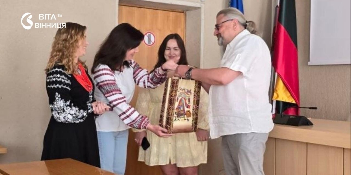 Тракайський замок, батути й оленятко вінницькі діти повернулися з Паневежиса