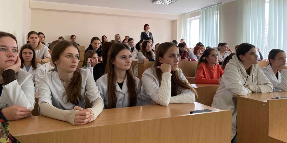 Тренінг про здорову комунікацію провели у Вінниці для студентів медколеджу