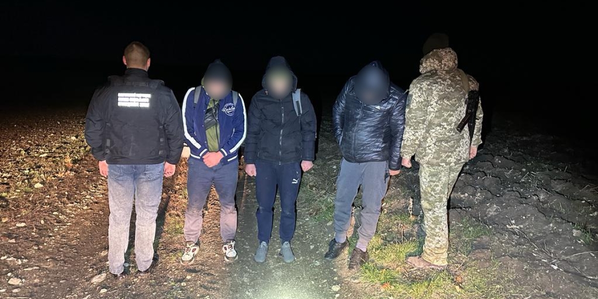 Троє молодиків намагались втекти з України через кордон на Вінниччині
