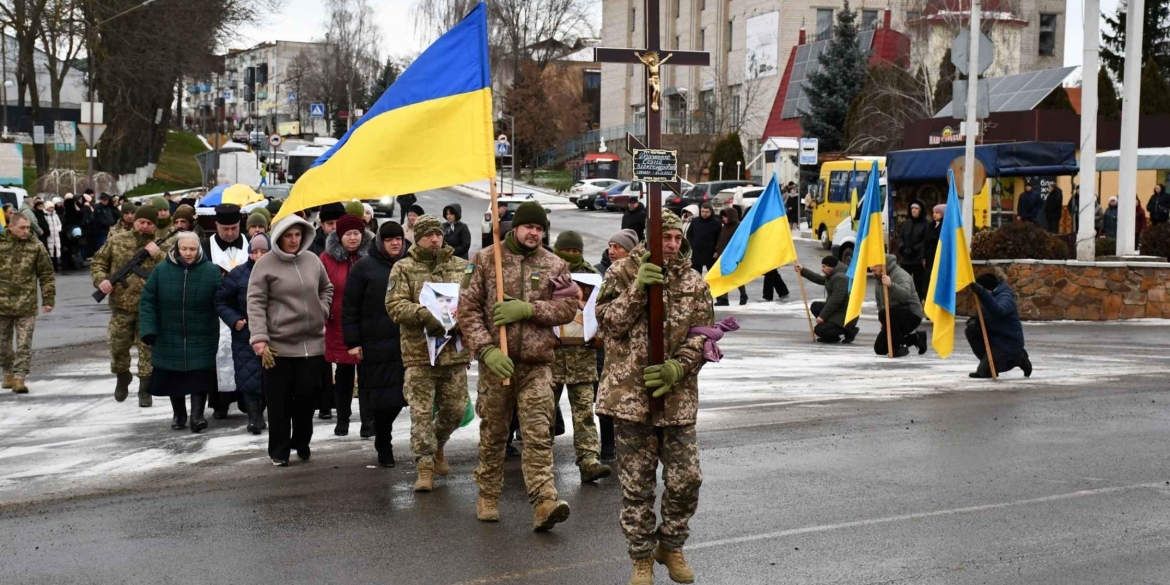 Тростянецька громада прощалась з 38-річним бійцем десантно-штурмової бригади