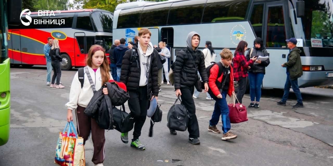 Три тижні без тривог 300 дітей із Вінниччини поїхали оздоровлюватися в Карпати