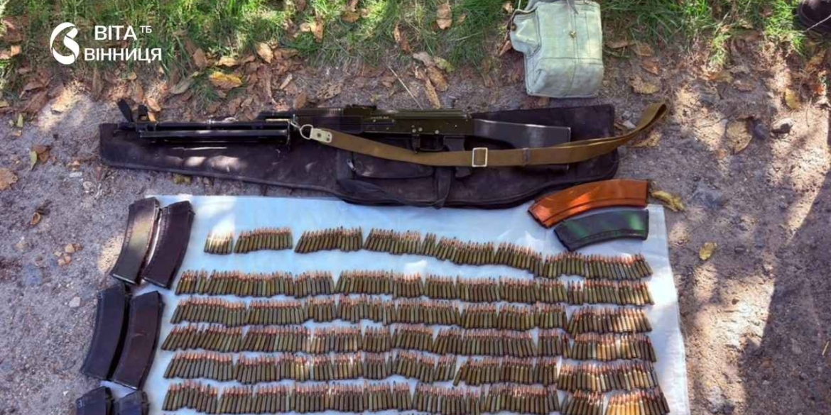 Тримав автомат і кулемет удома на Вінниччині викрили підпільного торговця зброєю