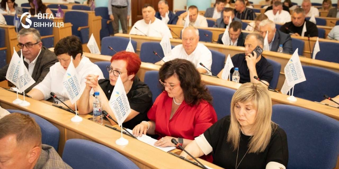 Тульчин і Липовець отримали медичні авто від обласного центру екстреної допомоги