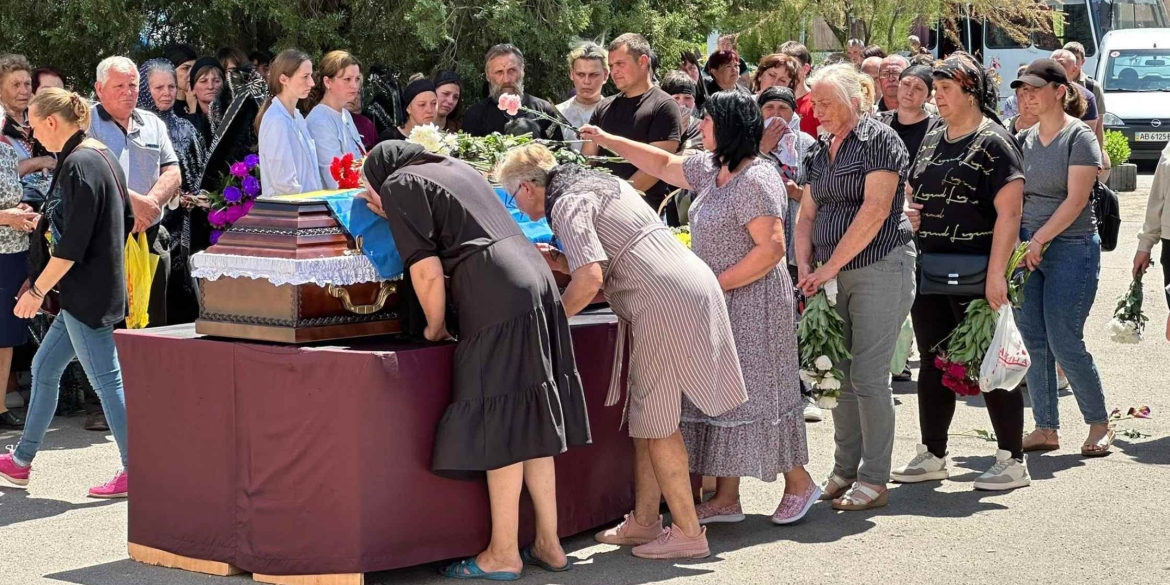Тульчин попрощався з молодим Героєм, життя якого обірвав ворожий обстріл на Донеччині 