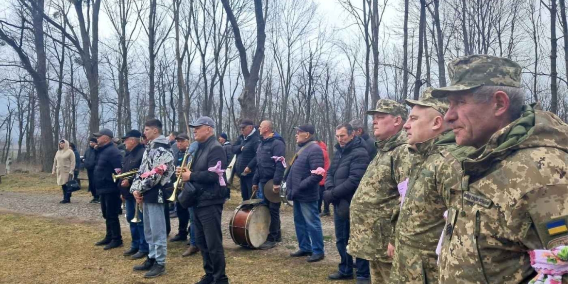 Тульчинська громада прощалась з хоробрим захисником, солдатом-кулеметником