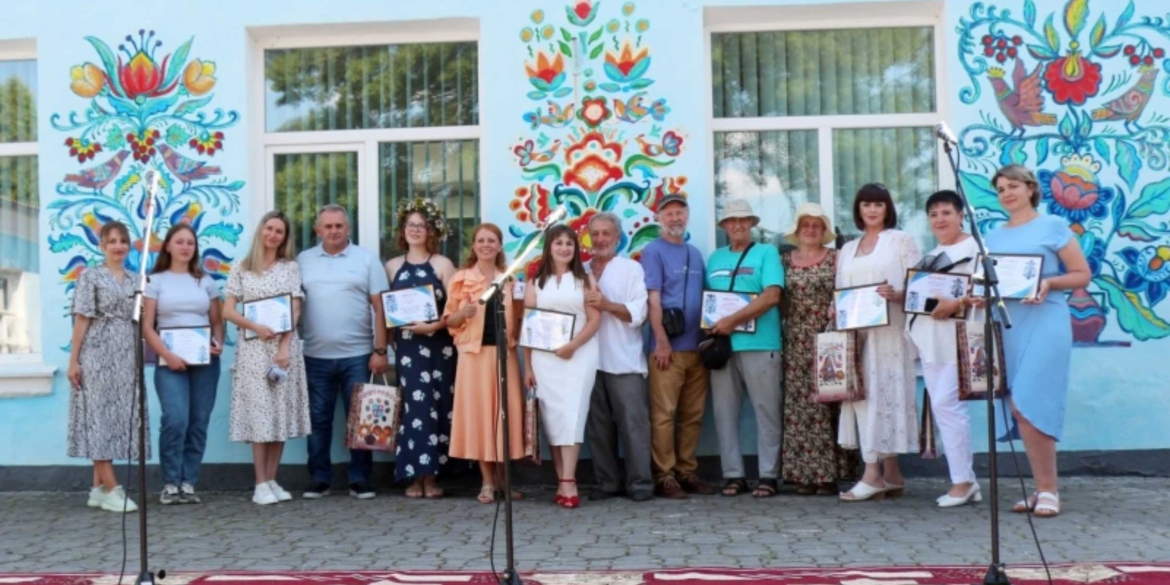 У Барській громаді провели симпозіум народного малярства «Мальована хата»