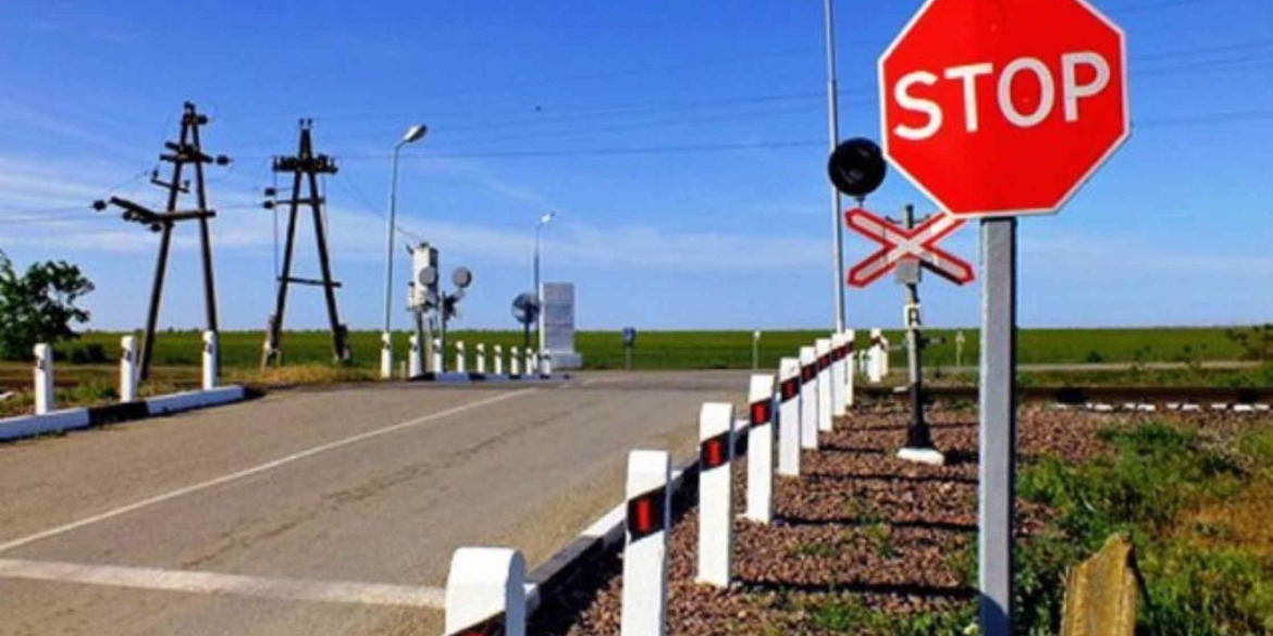 У Барській громаді тимчасово закриють для проїзду залізничний переїзд