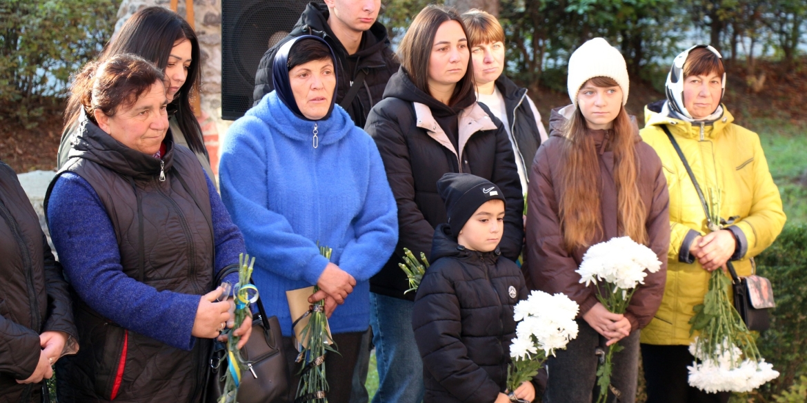 У Барському ліцеї №4 встановили меморіальну дошку на честь Героя-випускника