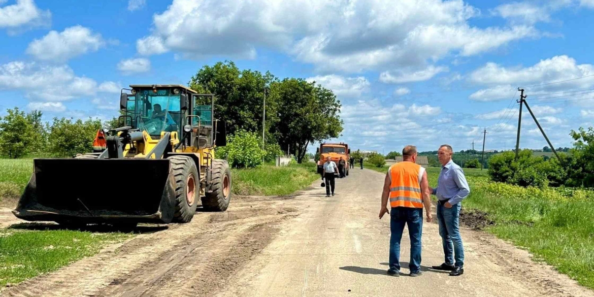 У Бершадській громаді виконали ямковий ремонт місцевих доріг