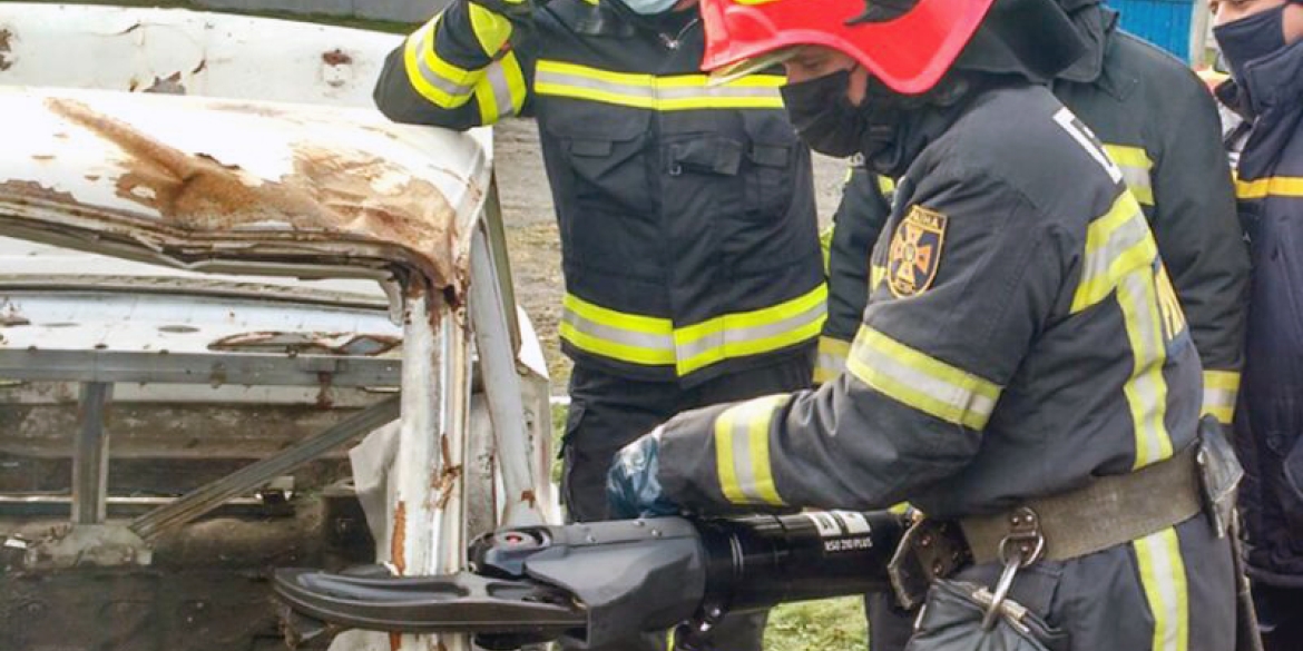 У Гайсині водія після аварії затисло у понівеченому салоні ВАЗа